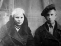 Варвара Никифоровна Коробова с младшим братом Николаем.