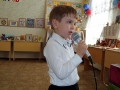 Артём Коклевский поёт песенку для бабушки.
