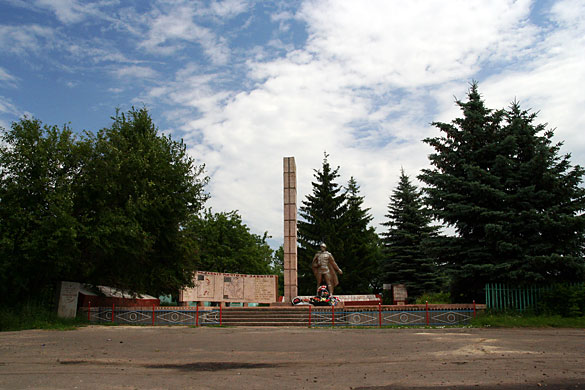 Воинский мемориал в селе Протасово.