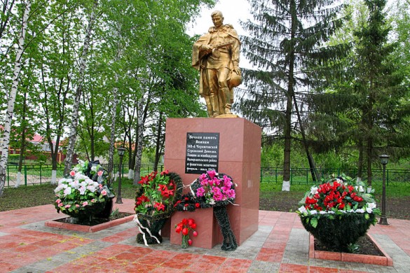 Памятник братского воинского захоронения в Репьёвке.