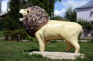 Лев в Малоархангельском парке