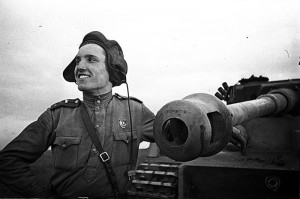Иван Андреевич Шевцов 15 июля 1943 года во главе своего подразделения и во взаимодействии с пехотой первый ворвался на железнодорожную станцию Малоархангельск