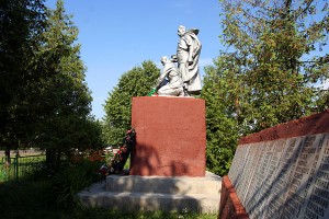 Братское захоронение воинов на ст. Малоархангельск