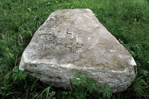 Могильный камень старого, ныне не существующего, кладбища в с. Первая Ивань.