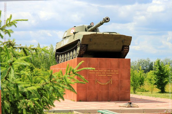 Танк в Малоархангельске: самоходная гаубица 2С1.