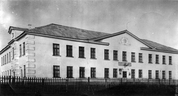 Малоархангельская средняя школа, старое фото.
