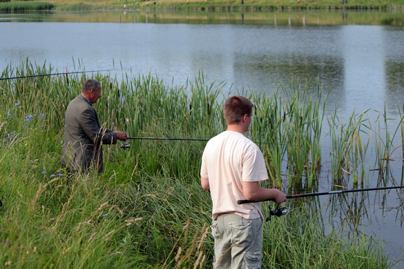 На традиционном соревновании по рыбной ловли среди сотрудников полиции.