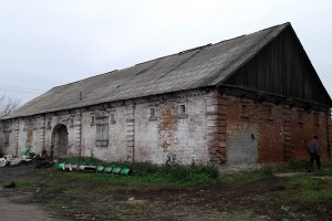Сохранившаяся хозяйственная постройка в бывшем имении Куракиных-Олив (село Алексеевка).