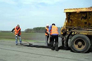 Ямочный ремонт автодороги на Колпну.