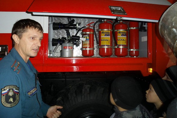 На экскурсии в пожарной части № 26 по охране г. Малоархангельска и Малоархангельского района.