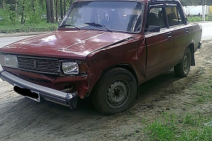 Автомобиля ВАЗ 2105 после столкновения.