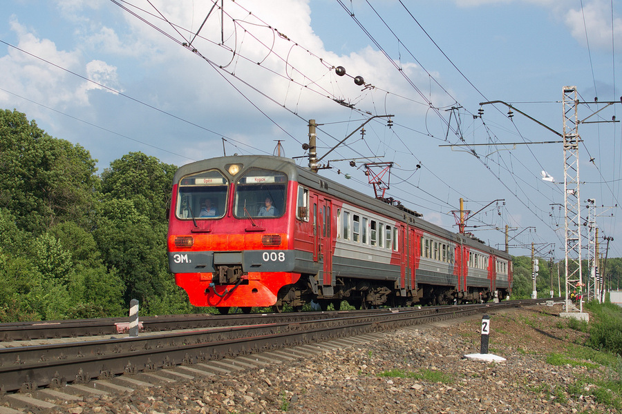 Электропоезд ЭМ2-008, станция Малоархангельск. Автор: Sherman, 2015 год.