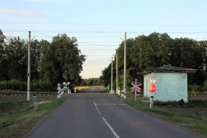 Железнодорожный переезд, перегон Глазуновка - Малоархангельск между о.п. 452 км и ст. Малоархангельск.