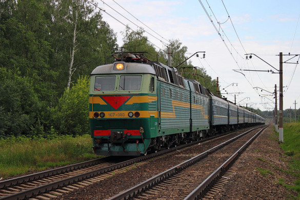 Электровоз ЧС7-080 с поездом Донецк — Санкт-Петербург, перегон Малоархангельск — Глазуновка.