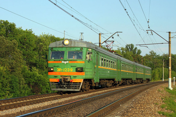 Электропоезд ЭР2-1239, перегон Поныри — Малоархангельск.