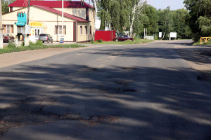 Ямы на улице Калинина в Малоархангельске.