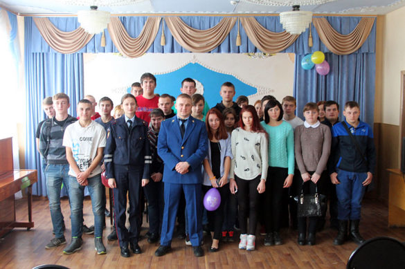 Сотрудники Госавтоинспекции Малоархангельского района встретились с учащимися Профессионального училища.