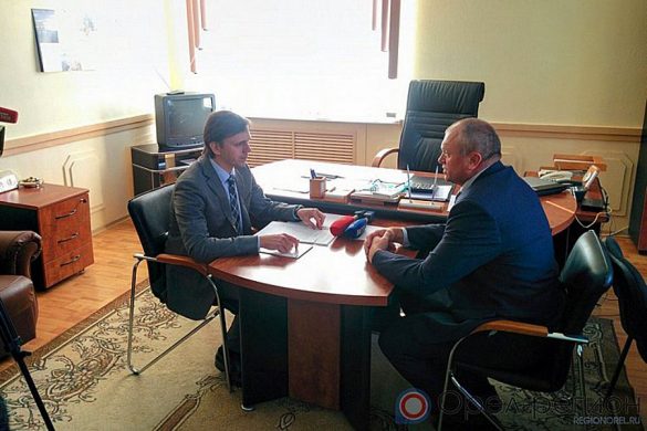 Беседа Клычкова с главой района Юрием Масловым.