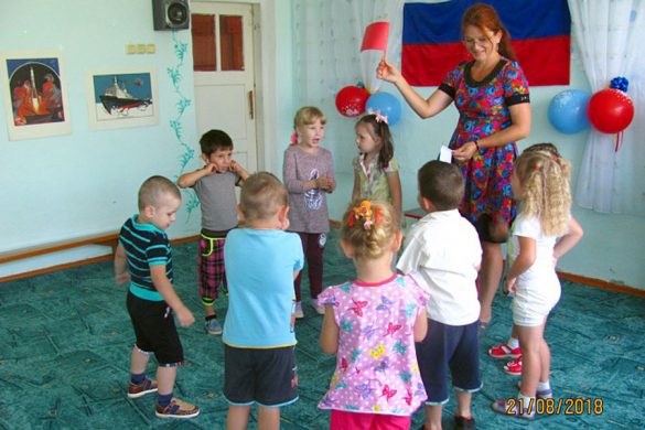День флага в детском саду поселка станция Малоархангельск.