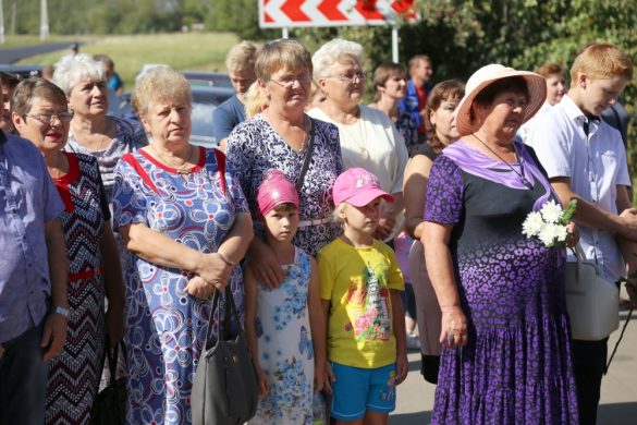 На церемонии открытия стелы «Населенный пункт воинской доблести» в Протасово.