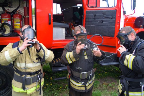 Малоархангельские огнеборцы оттачивали свое мастерство в тушении условного пожара в учебном заведении