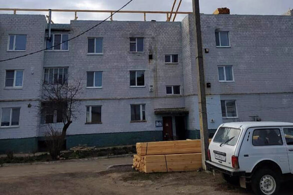 Ведется ремонт крыши многоквартирного дома № 7 по улице Советской.