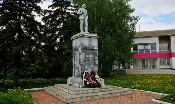 Памятник Ленину.