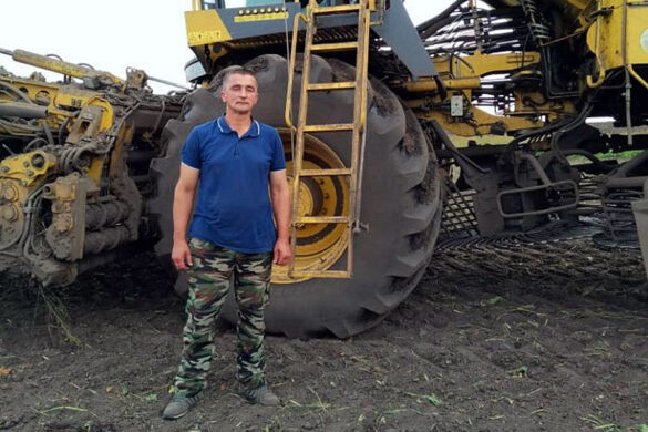 Среди тех, кто трудится на свекловичных полях – Сергей Шубенков