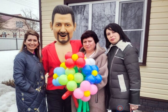 Жительница Малоархангельска оформила социальный контракт и на его средства купила ростовых кукол.
